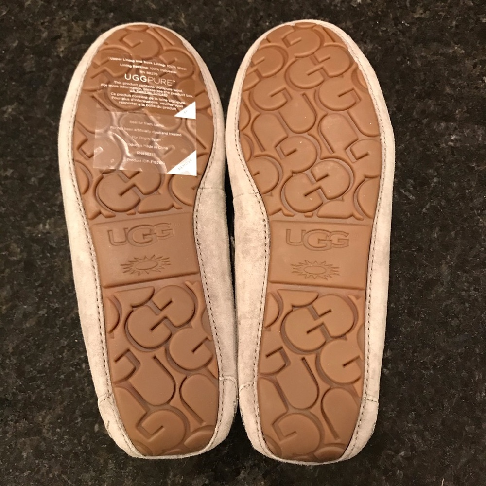 New UGG Dakota Pom Pom Slippers, Seal Grey, 7 - Picture 6 of 8